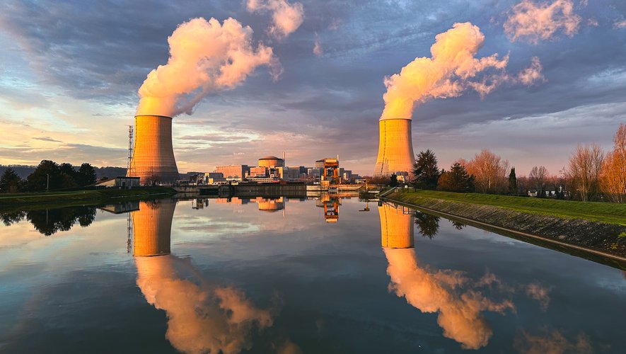 CNPE EDF de Golfech - les deux tours de refroidissement